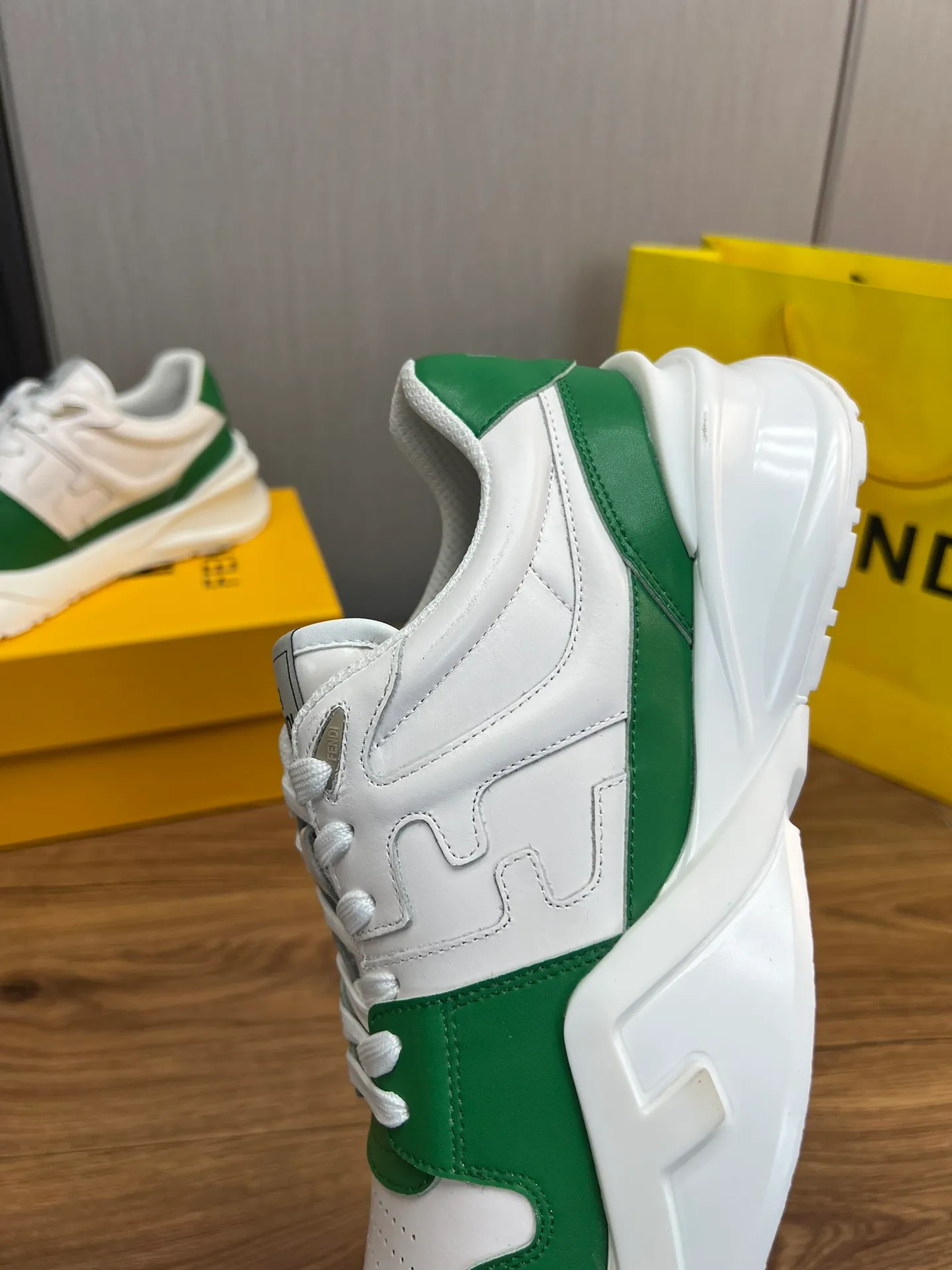 Men's shoes 💰520💰 Fendi [Fendi] hot style is on the market 🔥Fashionable casual men's shoes 🔱 Made of original cowhide + breathable mesh lining + sheepskin feet, perfect shape, top quality, you deserve it 🔜Original outsole, ultra-light, non-slip and wear-resistant 👣 Standard size 38-44 (customized in 45)
